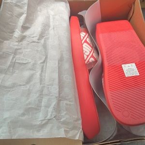 Brand New size 9 Ugg slides